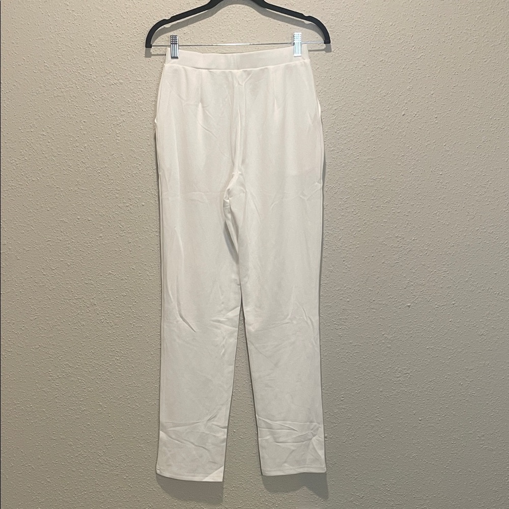 Elegant White Blazer and Pants Set - Picture 3 of 8